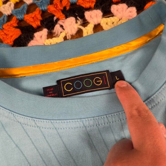Vintage COOGI T-Shirt โ Blue โ Embroidered Eagle Sword Graphic โ Size Large - Picture 3 of 8